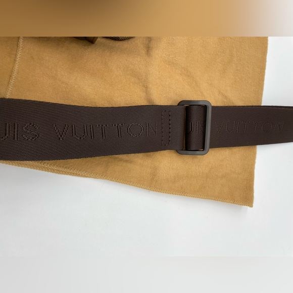 Louis Vuitton crossbody sling bag - Picture 7 of 11